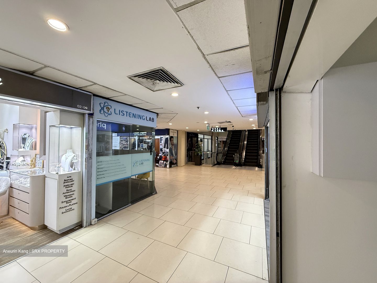 Lucky Plaza (D9), Retail #576202391